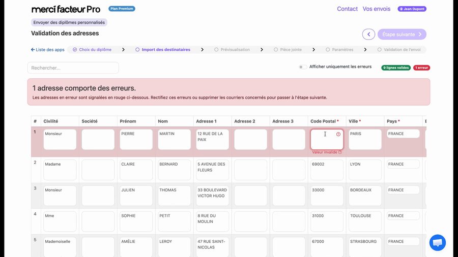 Tableau de validation avec une erreur signalée : la première ligne est surlignée en rouge, le champ code postal est vide avec un tooltip Valeur manquante. Un bandeau rouge en haut indique 1 adresse comporte des erreurs