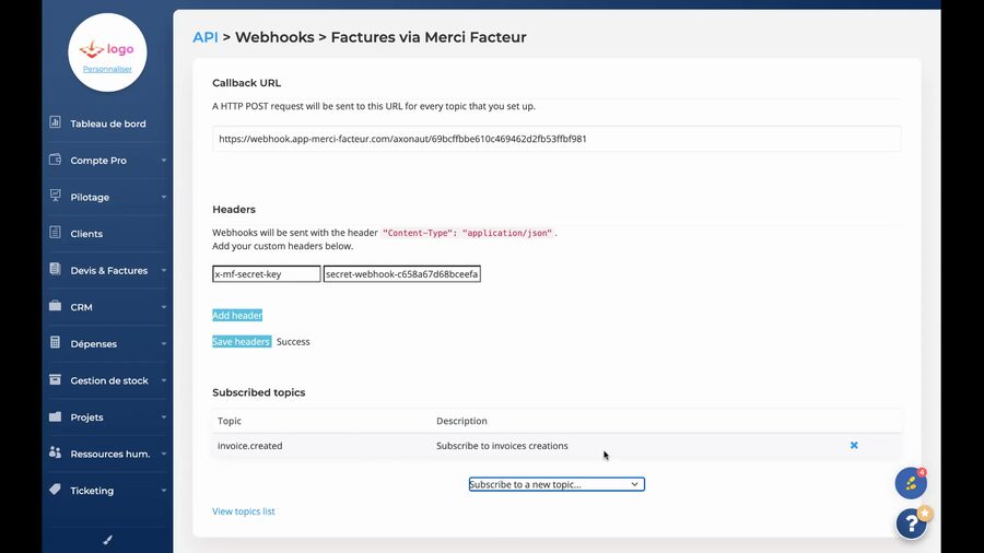 Section Subscribed topics du webhook avec une ligne Invoice created ajoutée, description Subscribe to invoices creations, et le menu déroulant Subscribe to a new topic visible en dessous