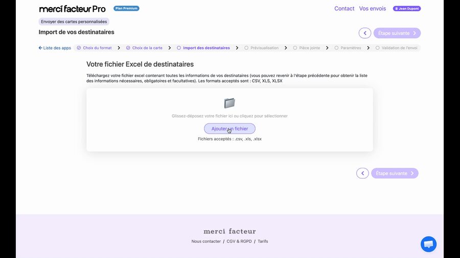 Page d'import des destinataires avec une zone de dépôt de fichier vide affichant une icône de dossier, le texte Glissez déposez votre fichier ici et un bouton Ajouter un fichier