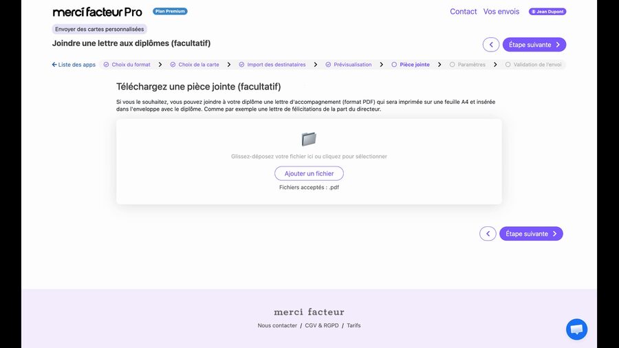Page de pièce jointe facultative avec une zone de dépôt de fichier acceptant uniquement les fichiers PDF, un bouton Ajouter un fichier et le bouton Étape suivante en bas