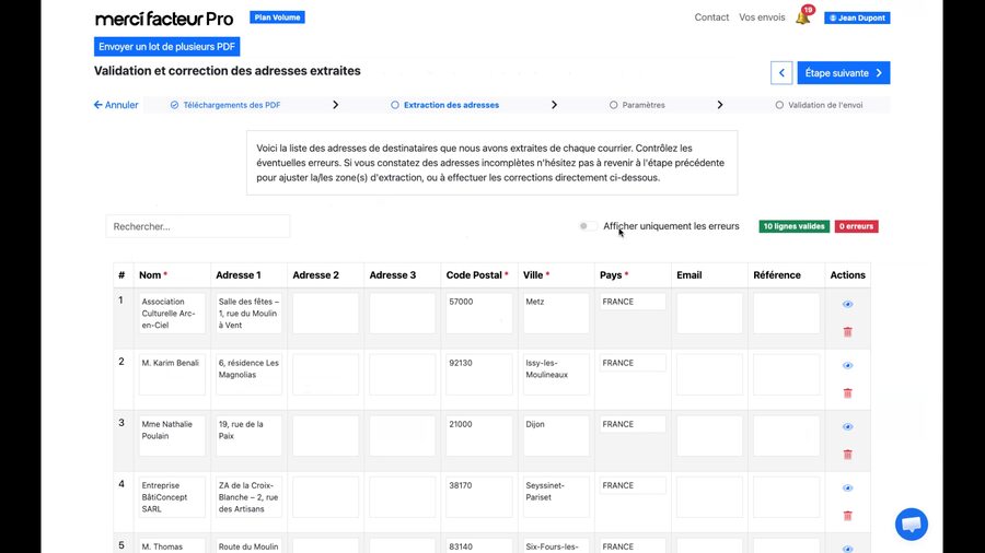 Écran de validation et correction des adresses extraites, tableau listant les destinataires avec leurs adresses, compteurs de lignes valides et d'erreurs