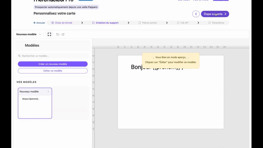 Éditeur de carte avec le breadcrumb visible en haut : Annuler, Choix du format, Création du support (étape active), Pièces jointes, Clé API, Paramètres. Le bouton Étape suivante est en haut à droite