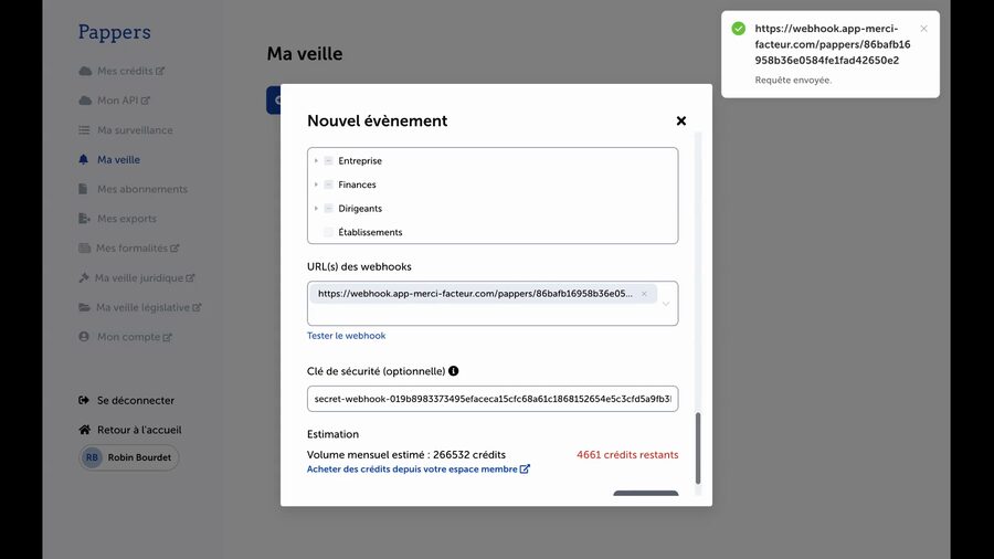 Modale de veille avec notification de succès en haut à droite montrant une icône coche verte, confirmant que le test du webhook a réussi. L'URL et la clé de sécurité sont toujours visibles dans les champs