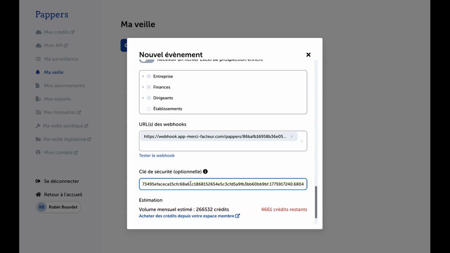 Section webhook complète avec l'URL du webhook et la clé de sécurité tous deux renseignés, l'estimation de volume mensuel affichée en bas