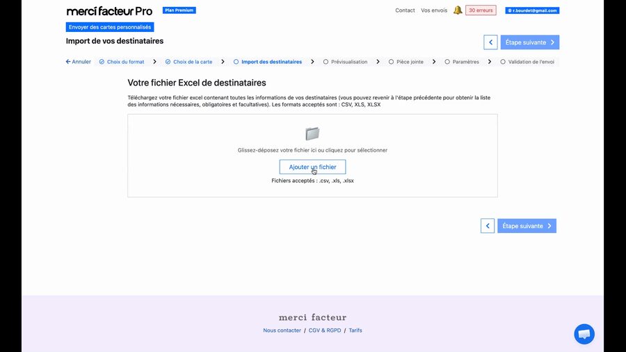 Étape Import de vos destinataires avec une zone de dépôt de fichier, un bouton Ajouter un fichier et la mention des formats acceptés CSV, XLS et XLSX, ainsi qu'un fil d'ariane des étapes de l'envoi
