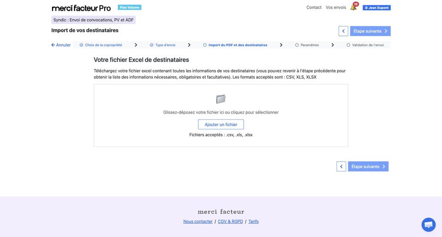 Écran de chargement du fichier de destinataires acceptant les formats CSV, XLS et XLSX