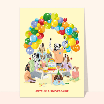 Chien heureux pour un anniversaire festif