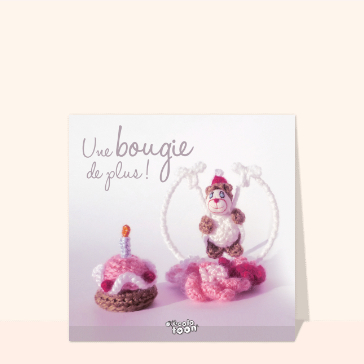 Bougie d'anniversaire et g&acirc;teau en f&ecirc;te