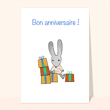 Bon anniversaire avec un lapin et des cadeaux