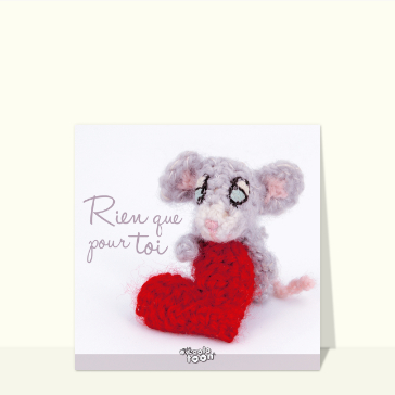 Souris mignonne avec un coeur d'amour