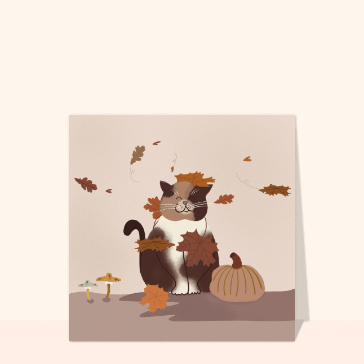 Chat joyeux sous les feuilles d'automne
