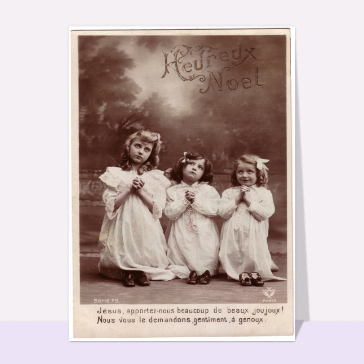 Petites filles priant pour un No&euml;l joyeux