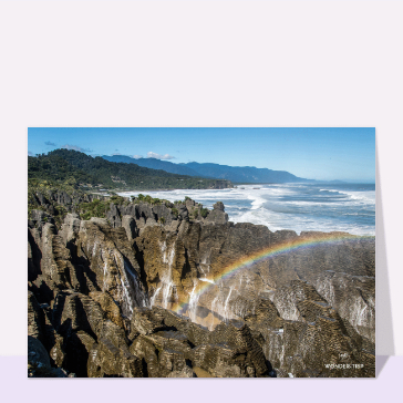 Rochers sculpt&eacute;s et arc-en-ciel n&eacute;o-z&eacute;landais