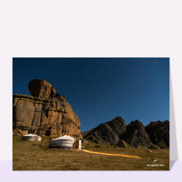 Yourtes sous un ciel &eacute;toil&eacute; de Mongolie