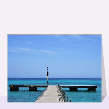 Plage paradisiaque et pont en Espagne