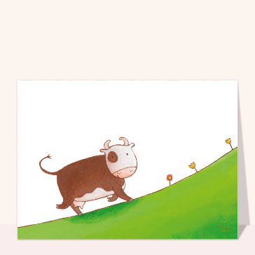 Vache en balade sur la colline verte
