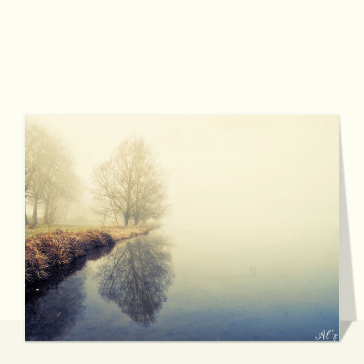 Brume l&eacute;g&egrave;re sur un lac serein et paisible