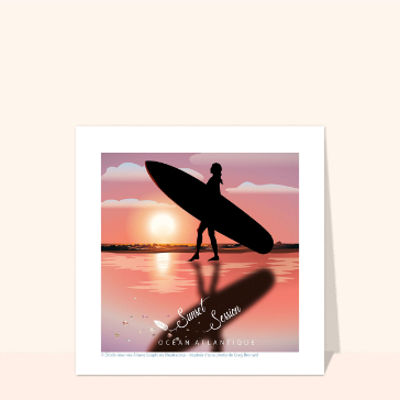 Surf au coucher de soleil sur l'oc&eacute;an