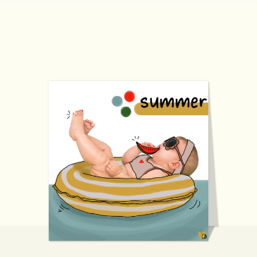 Carte postale d'août et vacances : Bébé dans sa bouée