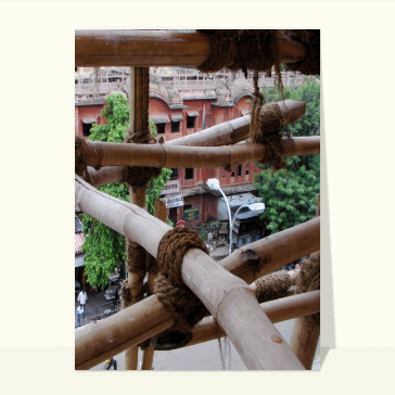 Vue d'un echafaudage d'une rue en Inde
