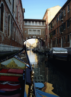 Carte Sur un bateau à Venise Carte postale Italie
