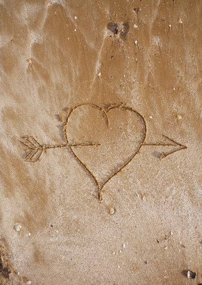 Carte Des amoureux à la plage Carte avec coeurs