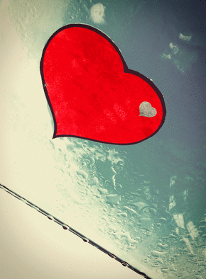 Carte Coeur sur une vitre mouillée Carte St Valentin street art