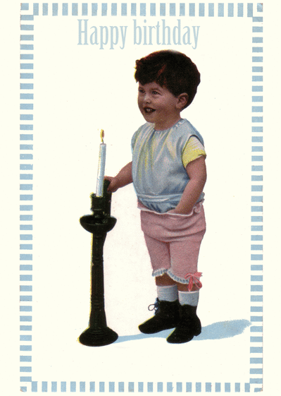 Carte Un petit garçon et une bougie Carte d'anniversaire ancienne en anglais