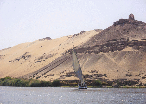 Carte Sur le Nil en bateau traditionnel Carte postale de voyage